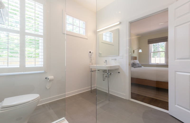 Guest bathroom at Oakhurst Inn.