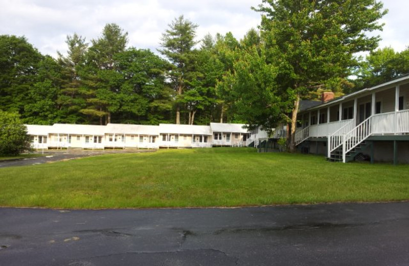 Exterior view of Highland Lake Resort.