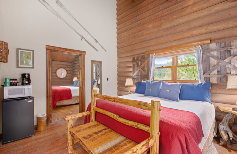 Cutthroat Cabin bedroom at Red Horse Mountain Ranch.