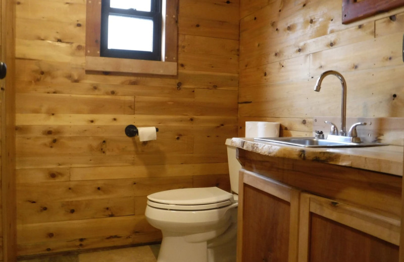 Cottage bathroom at Riverbay Adventure Inn.