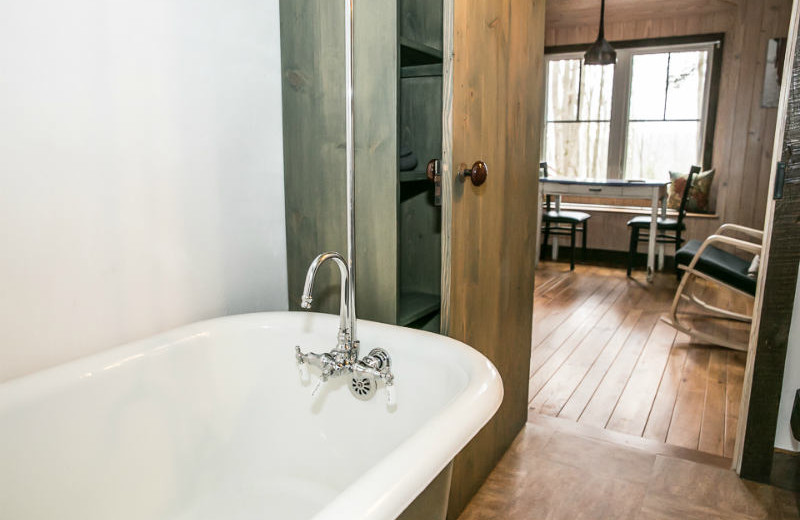 Guest bathroom at Blue Moon Rising.