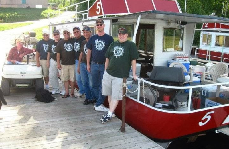 Family reunion at Kinsey Houseboats.