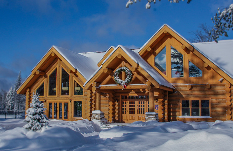 Exterior view of Fiddler Lake Resort.