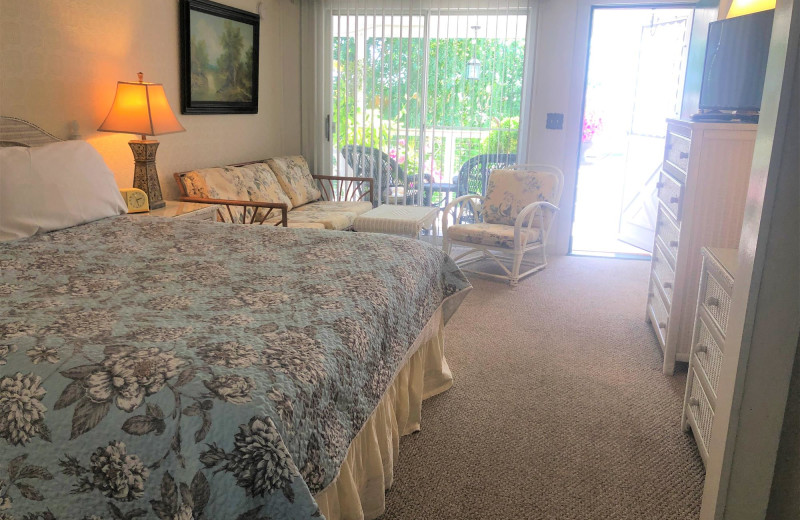 Guest room at Harbour Towne Inn on the Waterfront.