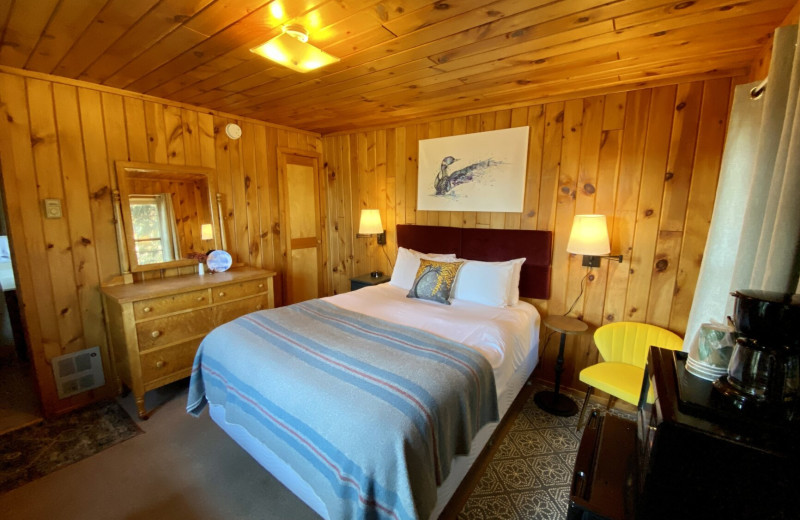 Cabin bedroom at Cascade Lodge.