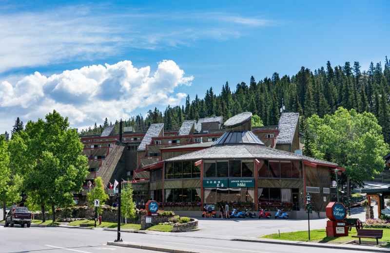 Inns of Banff - Exterior Summer