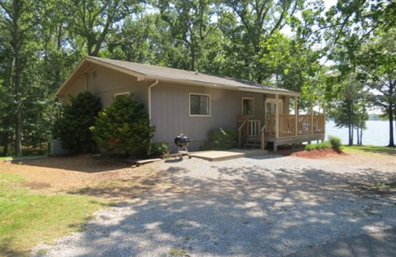 Cottage exterior at Shawnee Bay Resort.