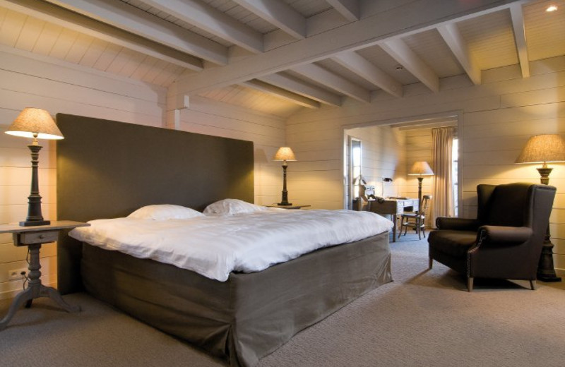 Guest room at La Butte aux Bois.