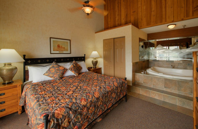 Jacuzzi guest room at Douglas Fir Resort & Chalets.