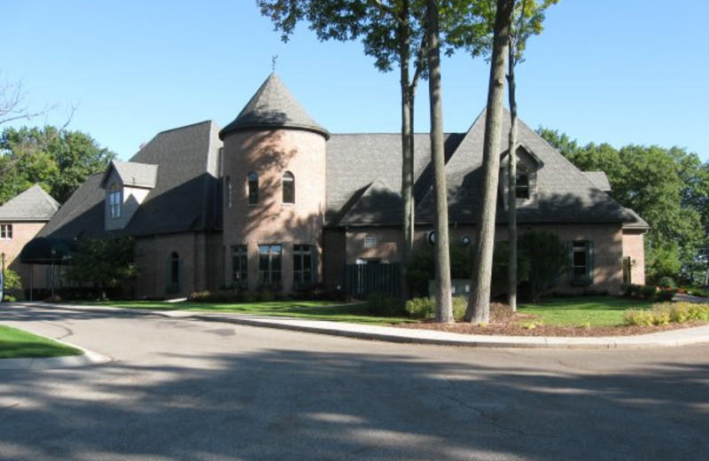 St. Ives Clubhouse at Tullymore Golf Resort.