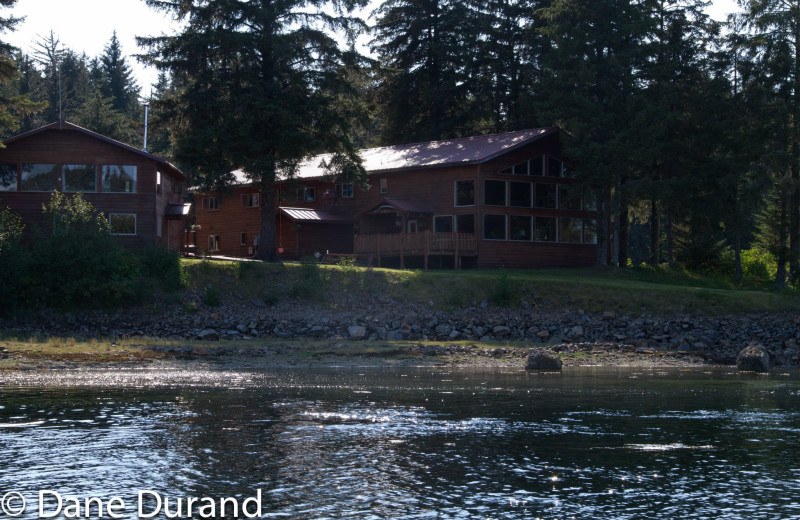 Exterior view of Favorite Bay Lodge.