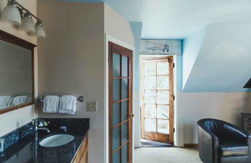 Guest room at Alegria Oceanfront Inn & Cottages.