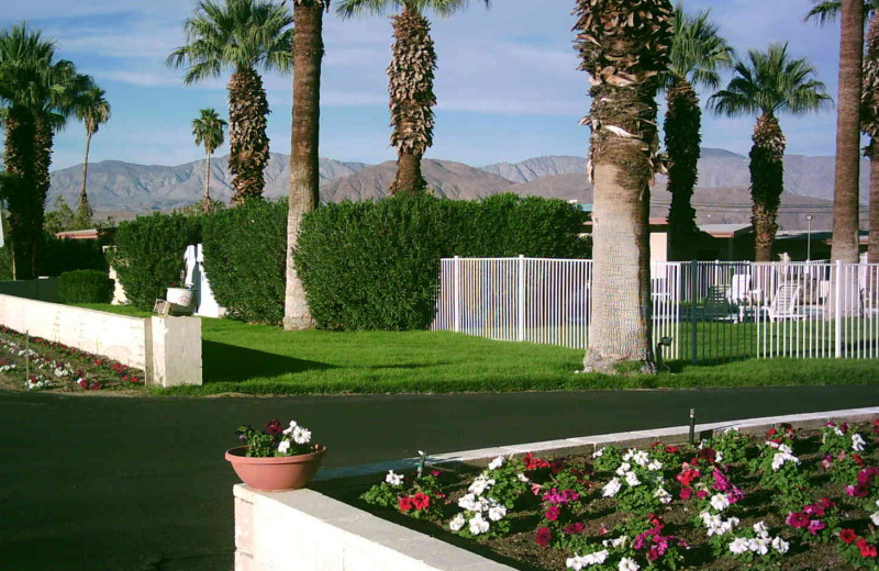 Exterior view of Stanlunds Resort Inn and Suites.