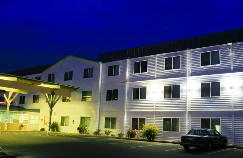 Exterior view of Inn at Wecoma Lincoln City.
