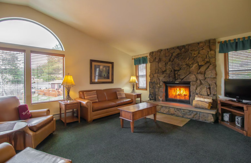 Guest living room at Wildwood Inn.