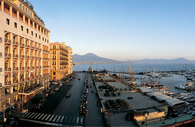 Exterior view of Grande Albergo Vesuvio.