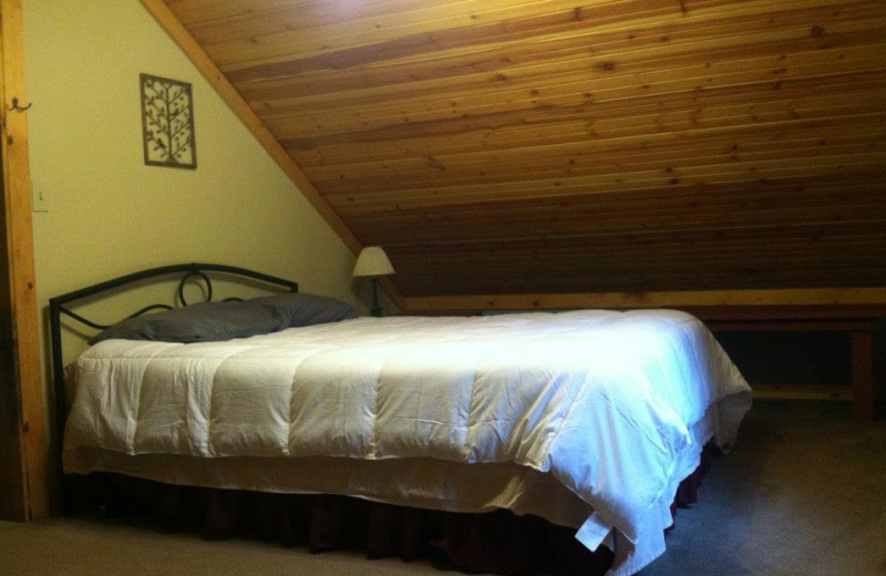 Cabin bedroom at Big Pine Retreat.