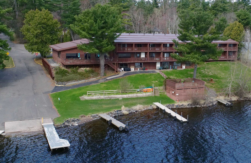 Exterior view of St. Croix Inn Solon Springs.