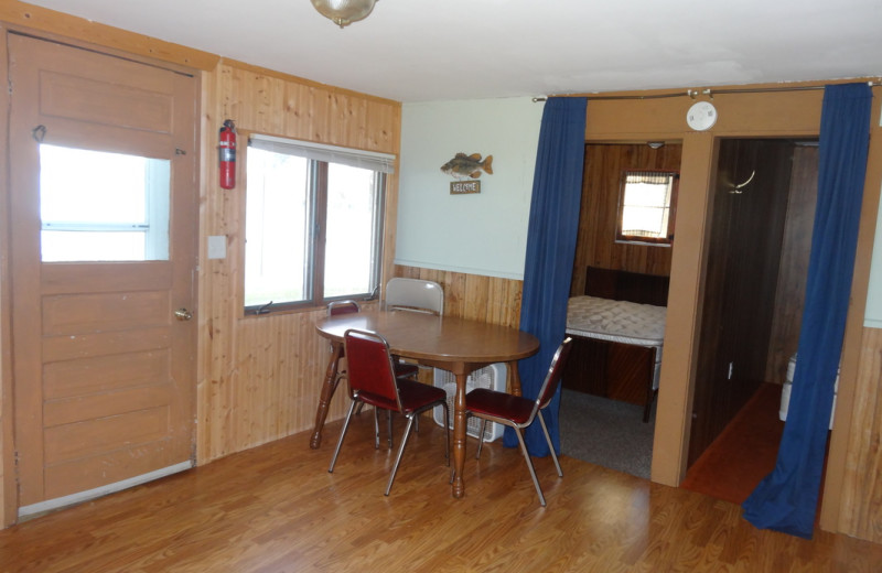 Cabin dining table at Twin Oaks Resort & RV Park.