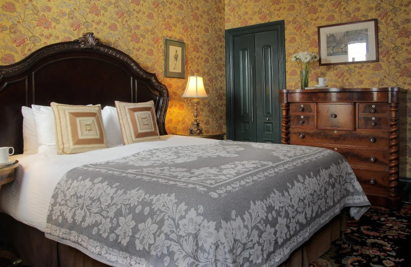 Guest room at Monte Cristo Bed 