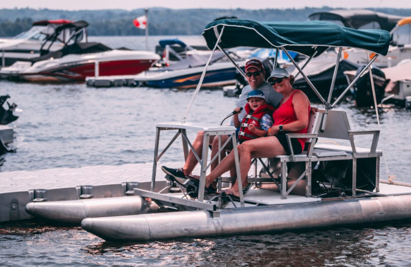 Family boating at Great Blue Resorts- Bellmere Winds Resort.