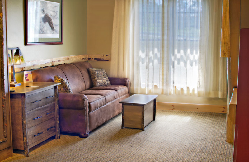 Guest living room at Hope Lake Lodge & Indoor Waterpark.