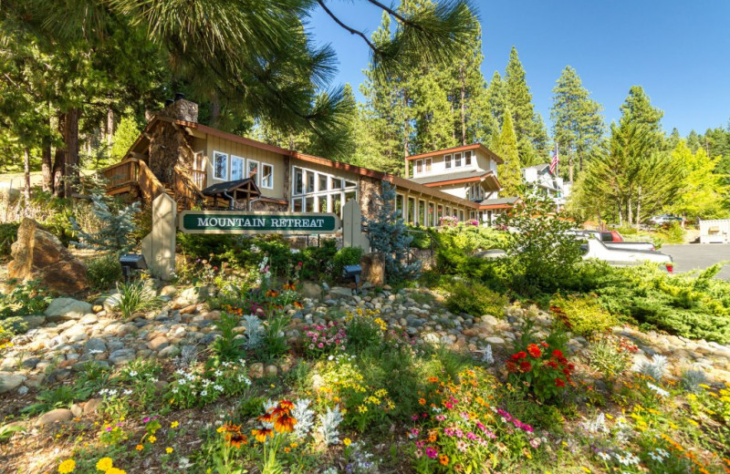 Exterior view of Mountain Retreat Resort.