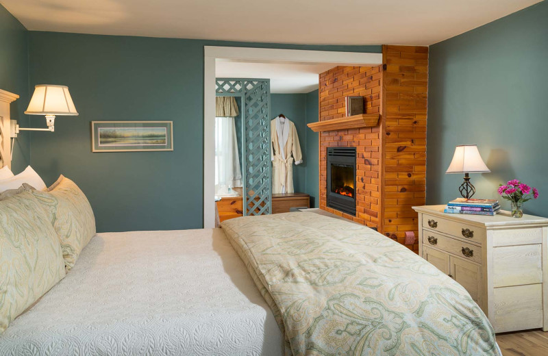 Guest room at Justin Trails B