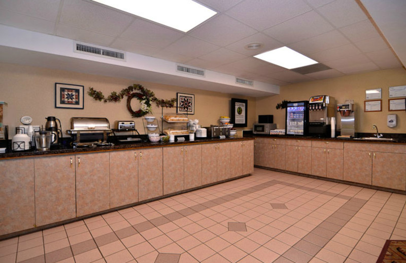 Breakfast Area at Comfort Inn at Thousand Hills