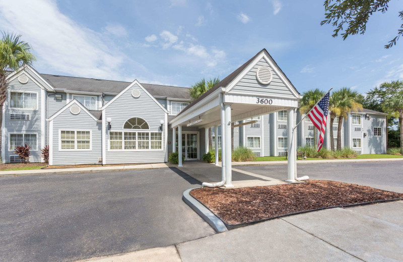 Exterior view of Microtel Inn & Suites of Gulf Shores.