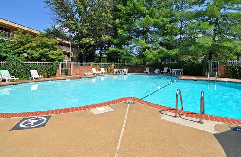 Outdoor Swimming Pool at Best Western Fairfax Hotel