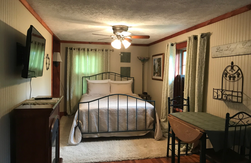 Guest room at Hocking Hills Inn.