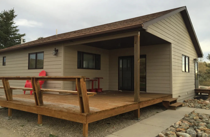 Cabin exterior at Lakeview Lodge 307.