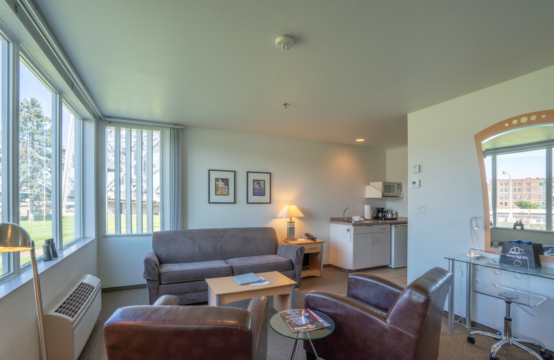 Guest living room at South Pier Inn.