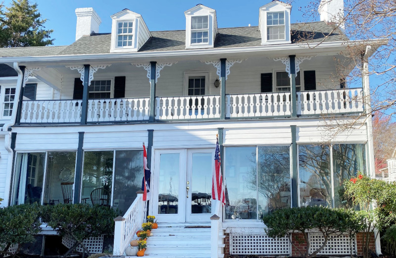 Exterior view of Hambleton Inn.