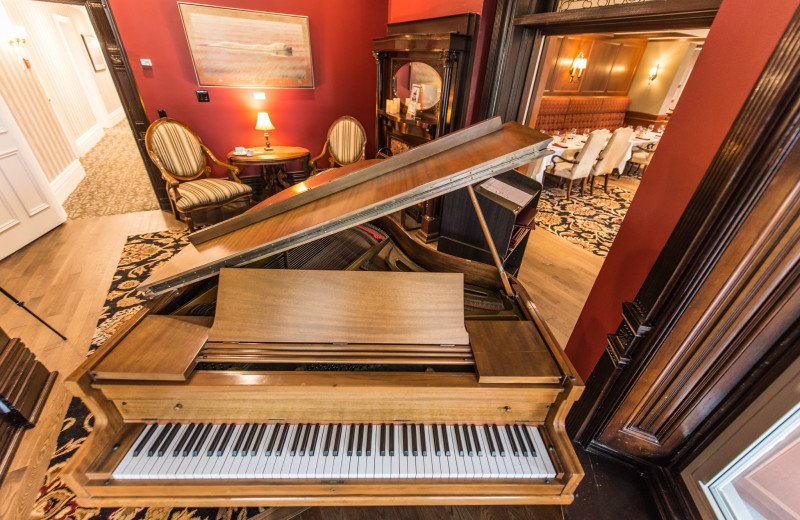 Piano at Idlewyld Inn.