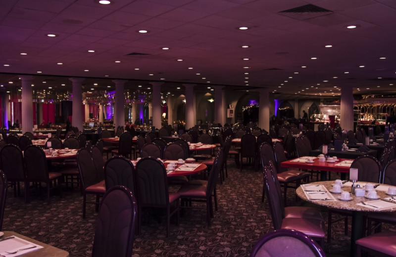 Dining at Cove Haven Entertainment Resorts.