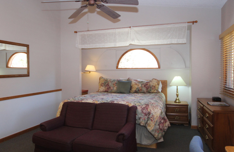 Guest room at Streamside on Fall River.