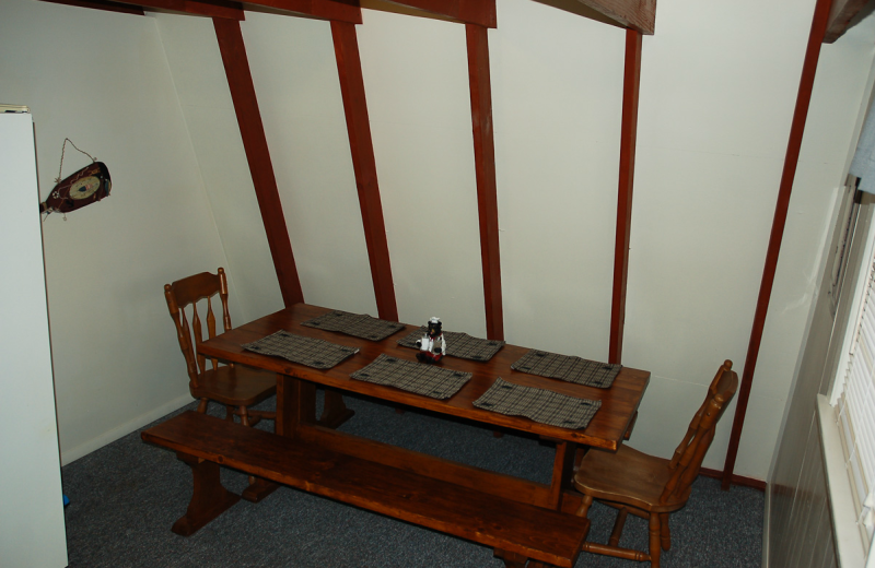 Cabin dining area at Alpine Lodge Resort.