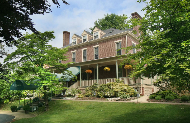 Exterior view of Lafayette Inn.