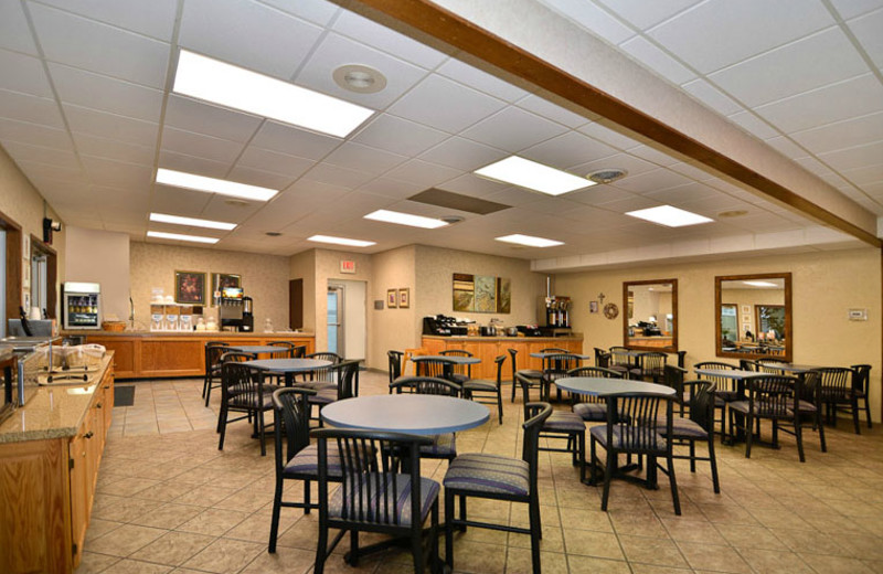 Breakfast Area at Best Western Center Pointe Inn