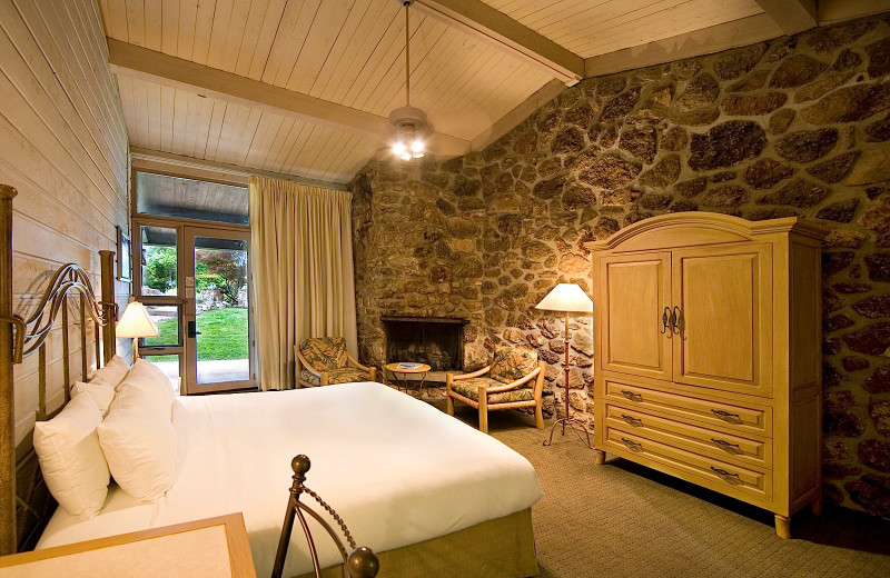 Guest room at The Lodge of Four Seasons.