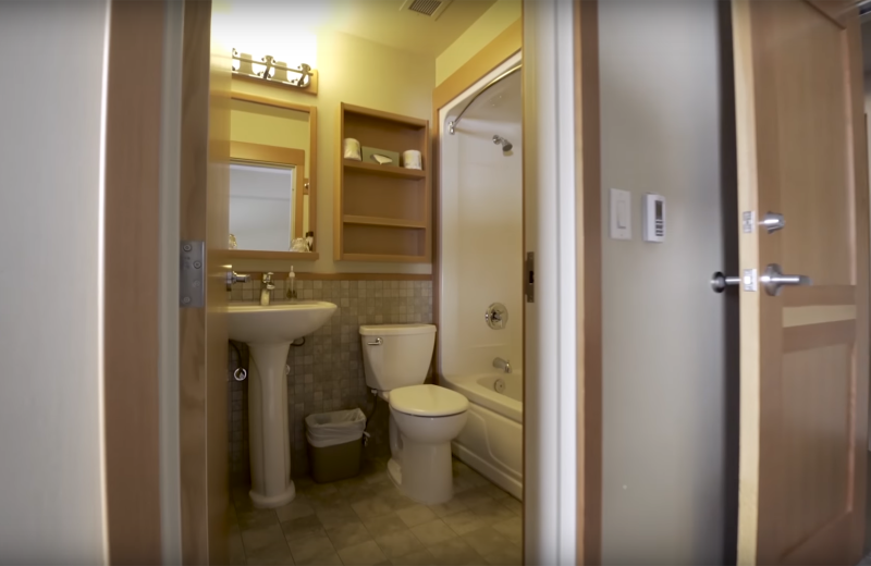 Guest bathroom at Cariboos Lodge.