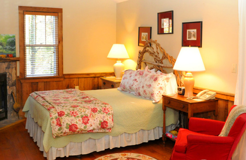 Guest room at Orchard Inn and Cottages.