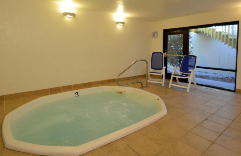 coos bay hotels with jacuzzi