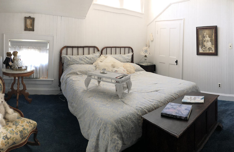 Guest room at Stony Brook Inn.