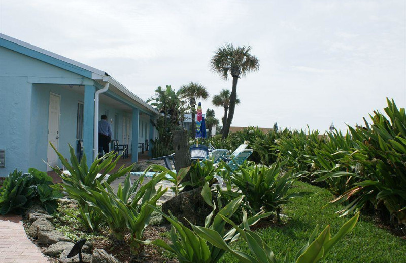 Exterior view of Daytona Shores Inn and Suites.