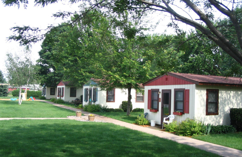 Exterior view of Cozy Corner Cottages.