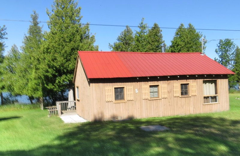 Cottage exterior at Evergreen Resort.