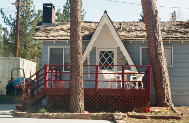 Cottage exterior at Blue Horizon Lodge.